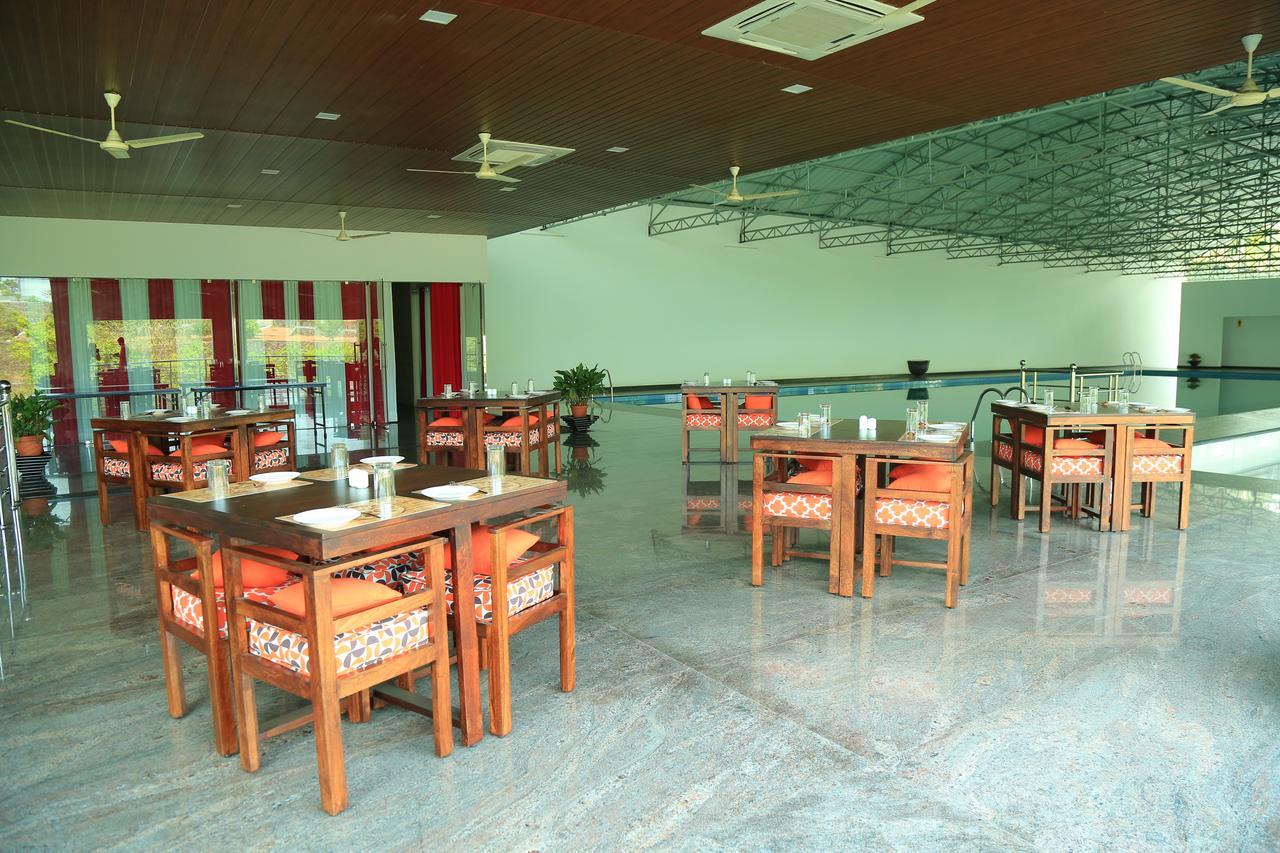 Kohinoor Hotel Alwaye Exterior photo