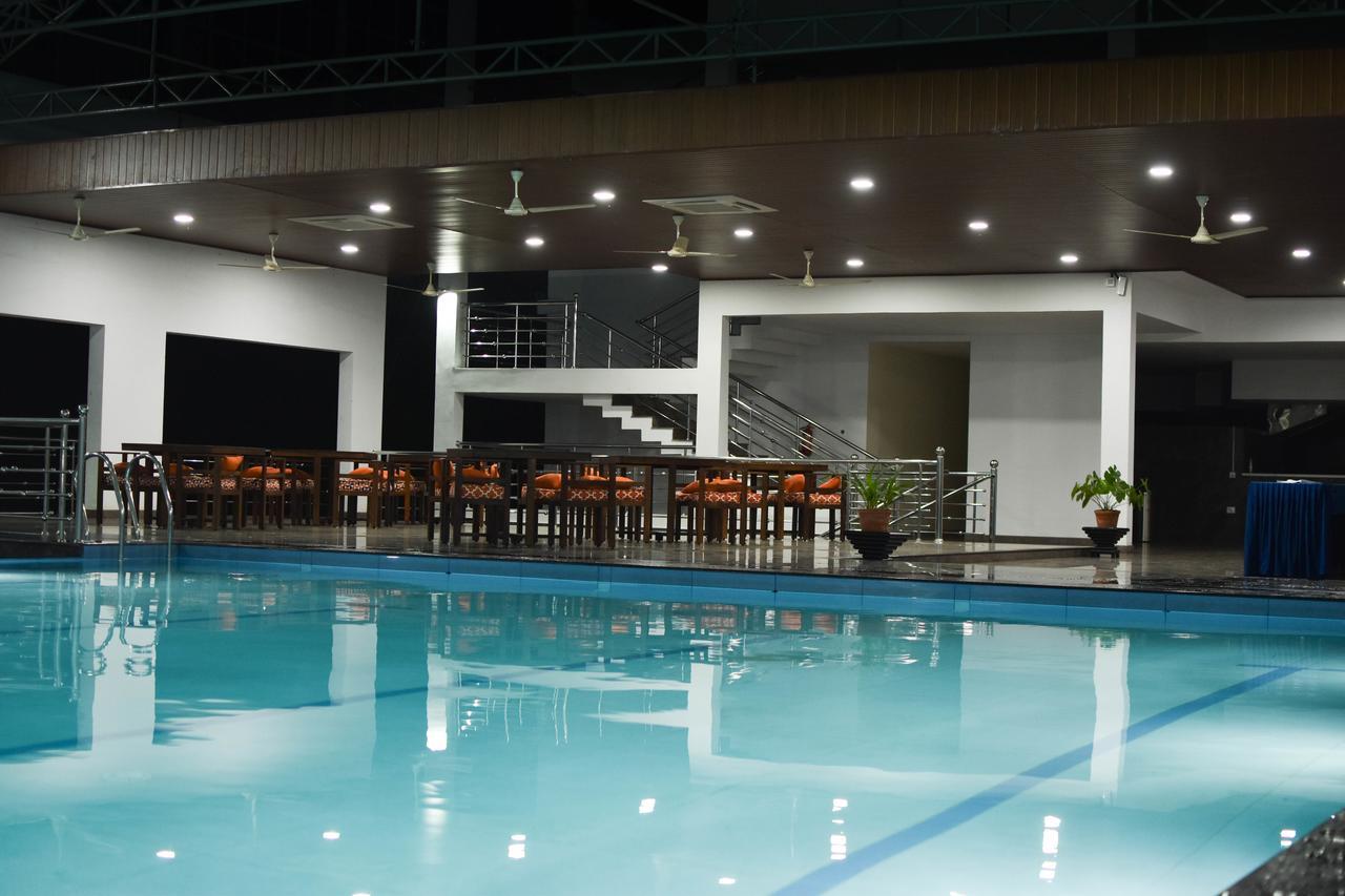 Kohinoor Hotel Alwaye Exterior photo