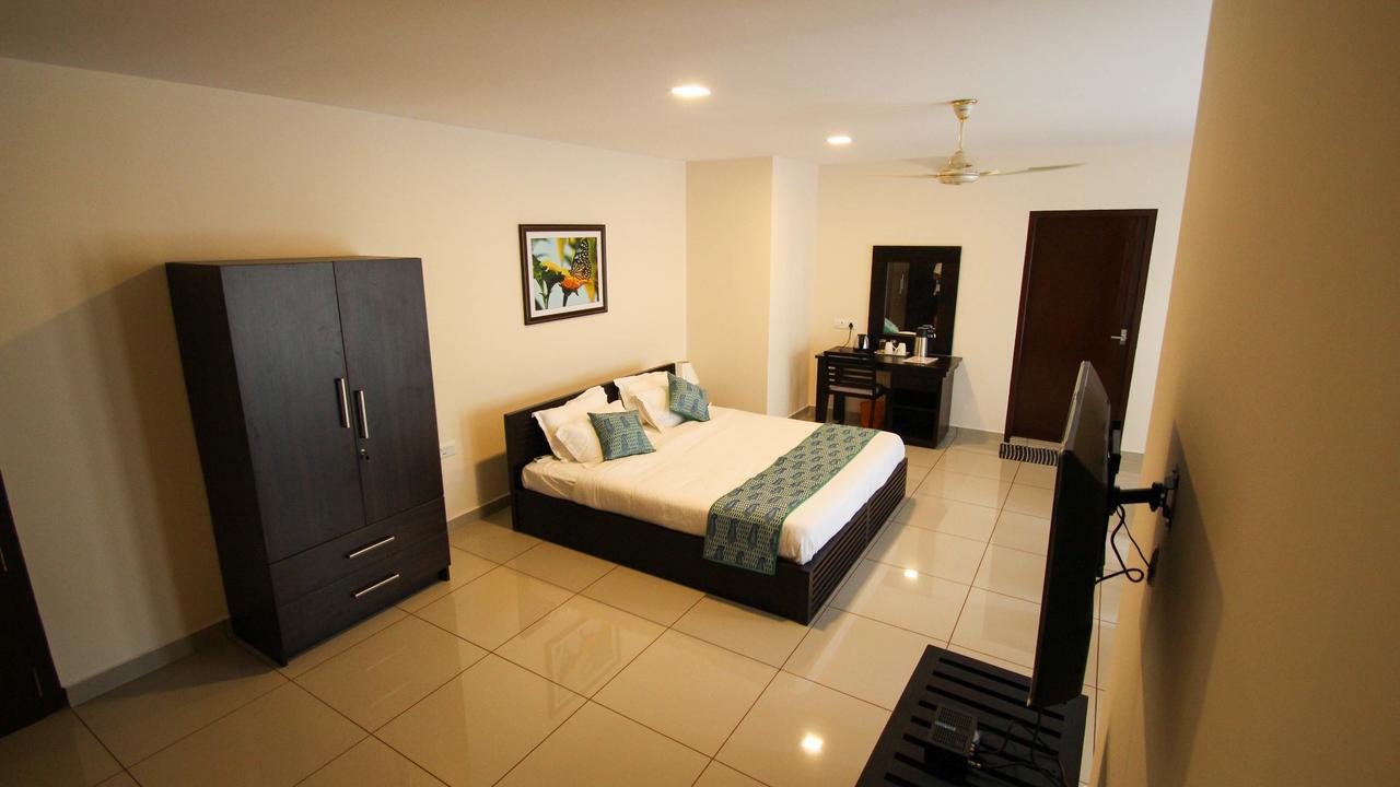 Kohinoor Hotel Alwaye Exterior photo