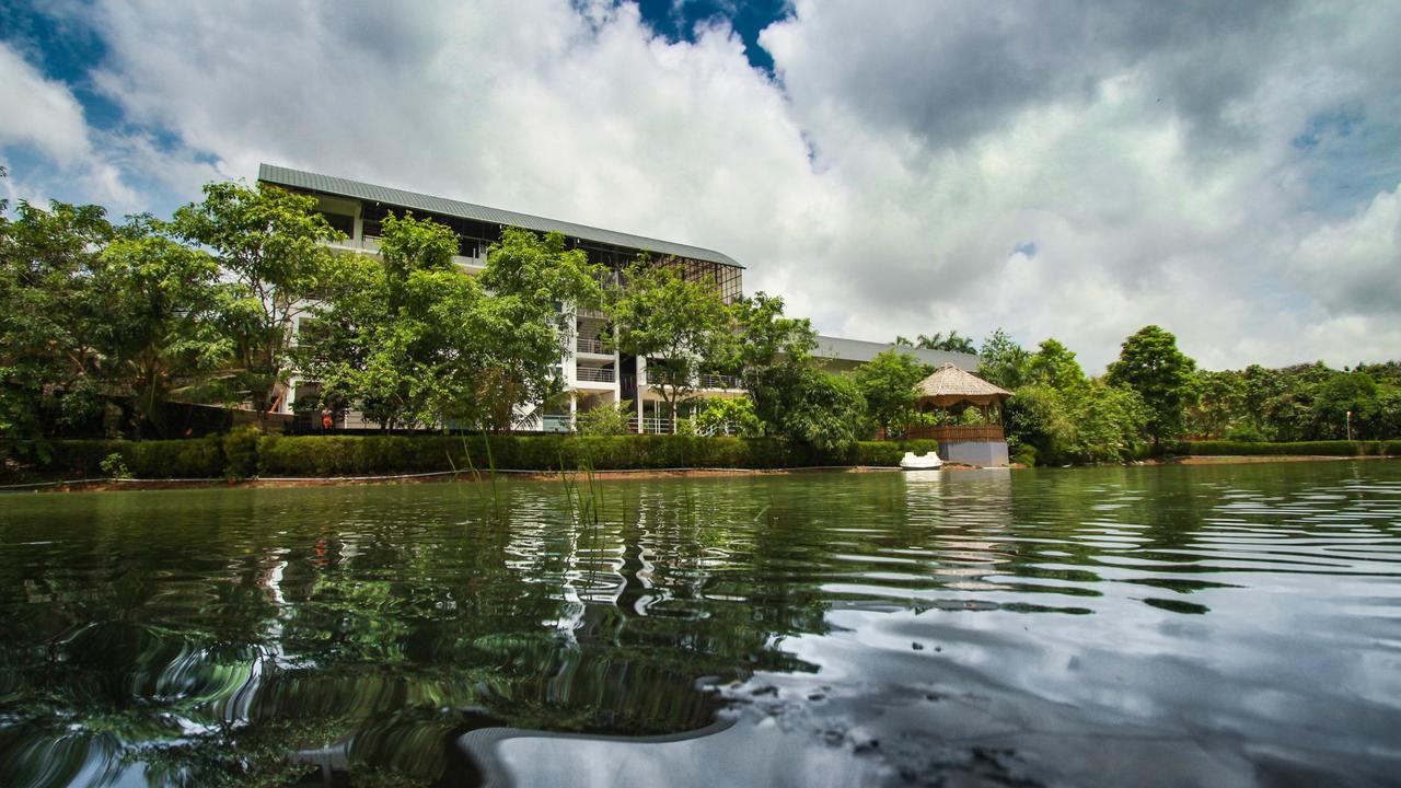 Kohinoor Hotel Alwaye Exterior photo